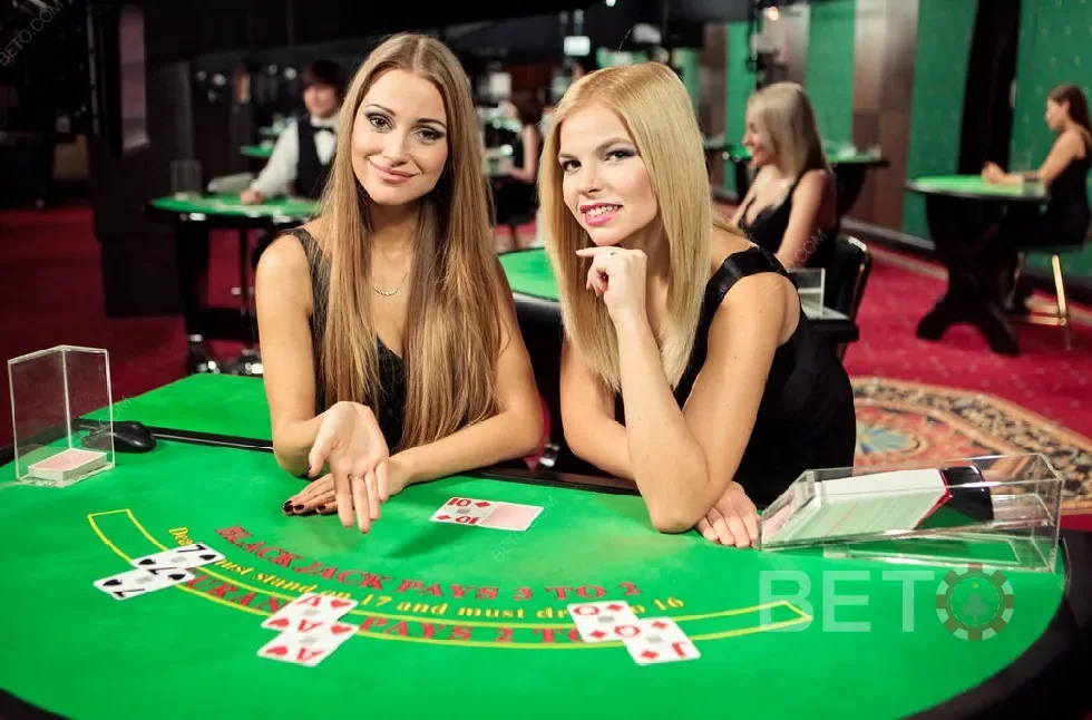 Tampilan meja baccarat dan roulette pada kasino live mobile